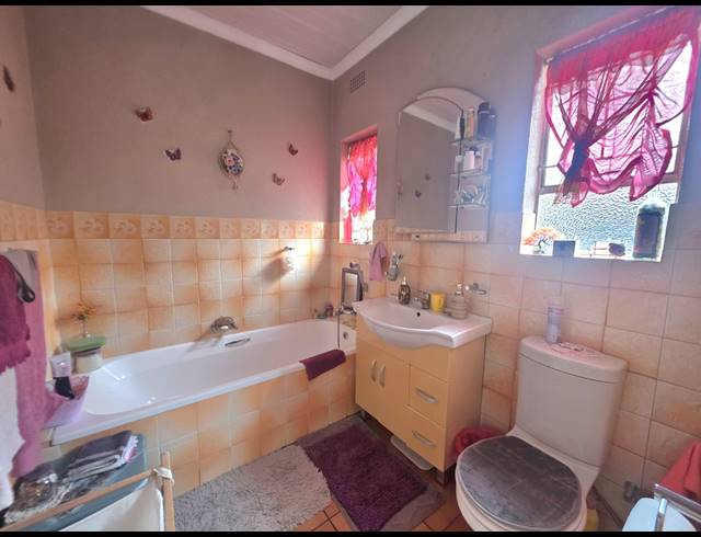 4 BEDROOM HOUSE FOR SALE IN VANDERBIJLPARK SW 2
